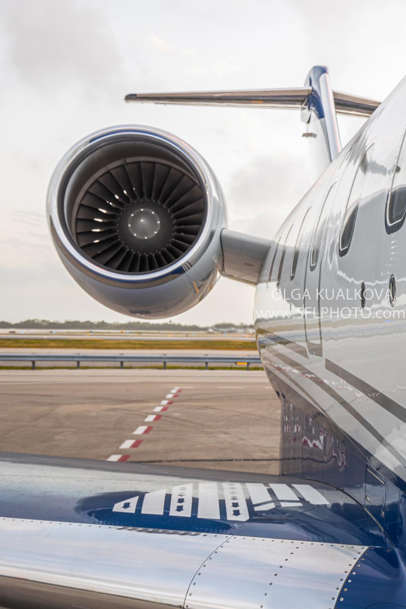 Private jet Challenger 604 photo session at Fort Lauderdale airport ...